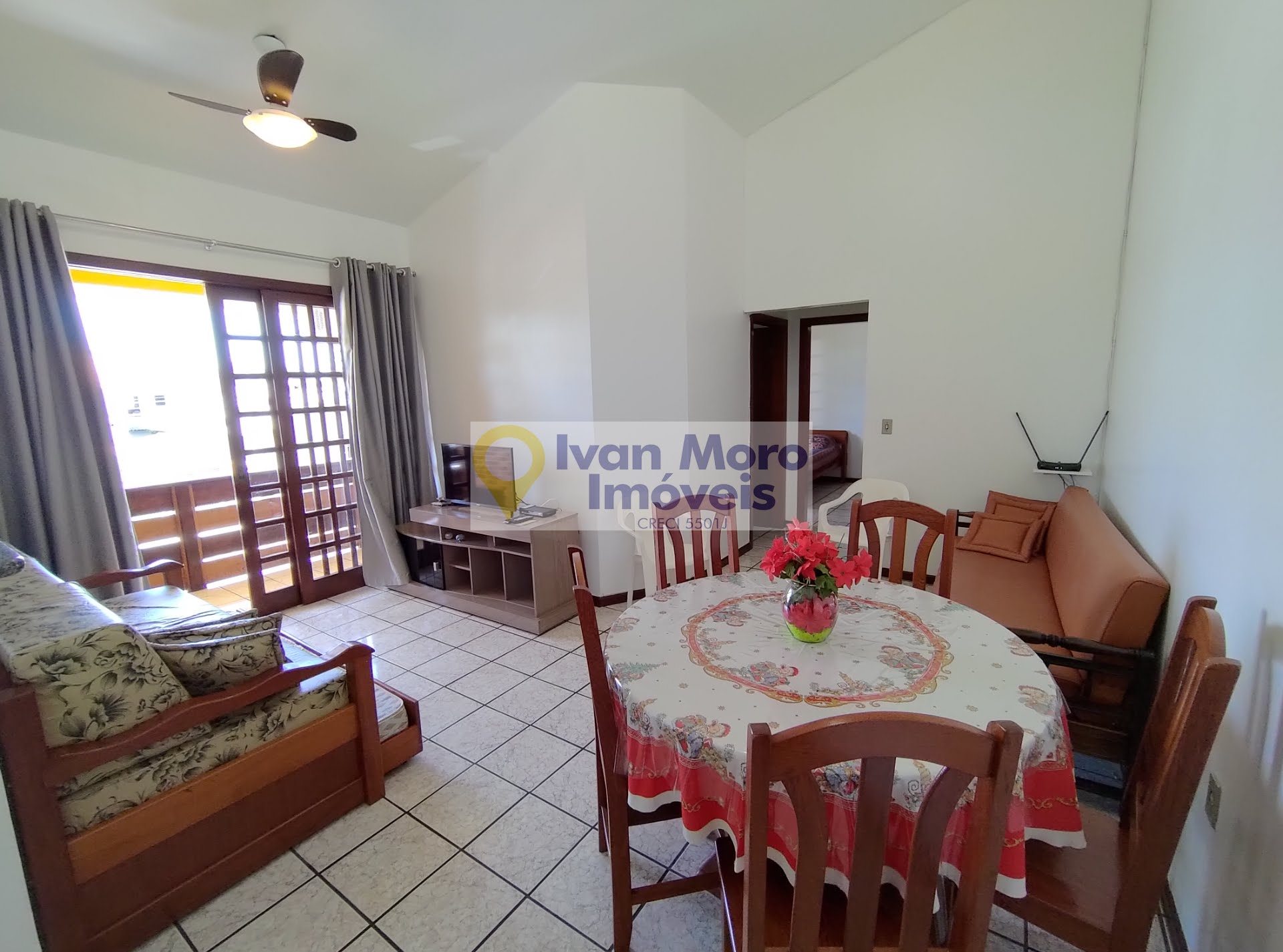 Apartamento para alugar com 2 quartos, 1 banheiro, 1 vaga e 60m² no Daniela, Florianópolis — foto principal