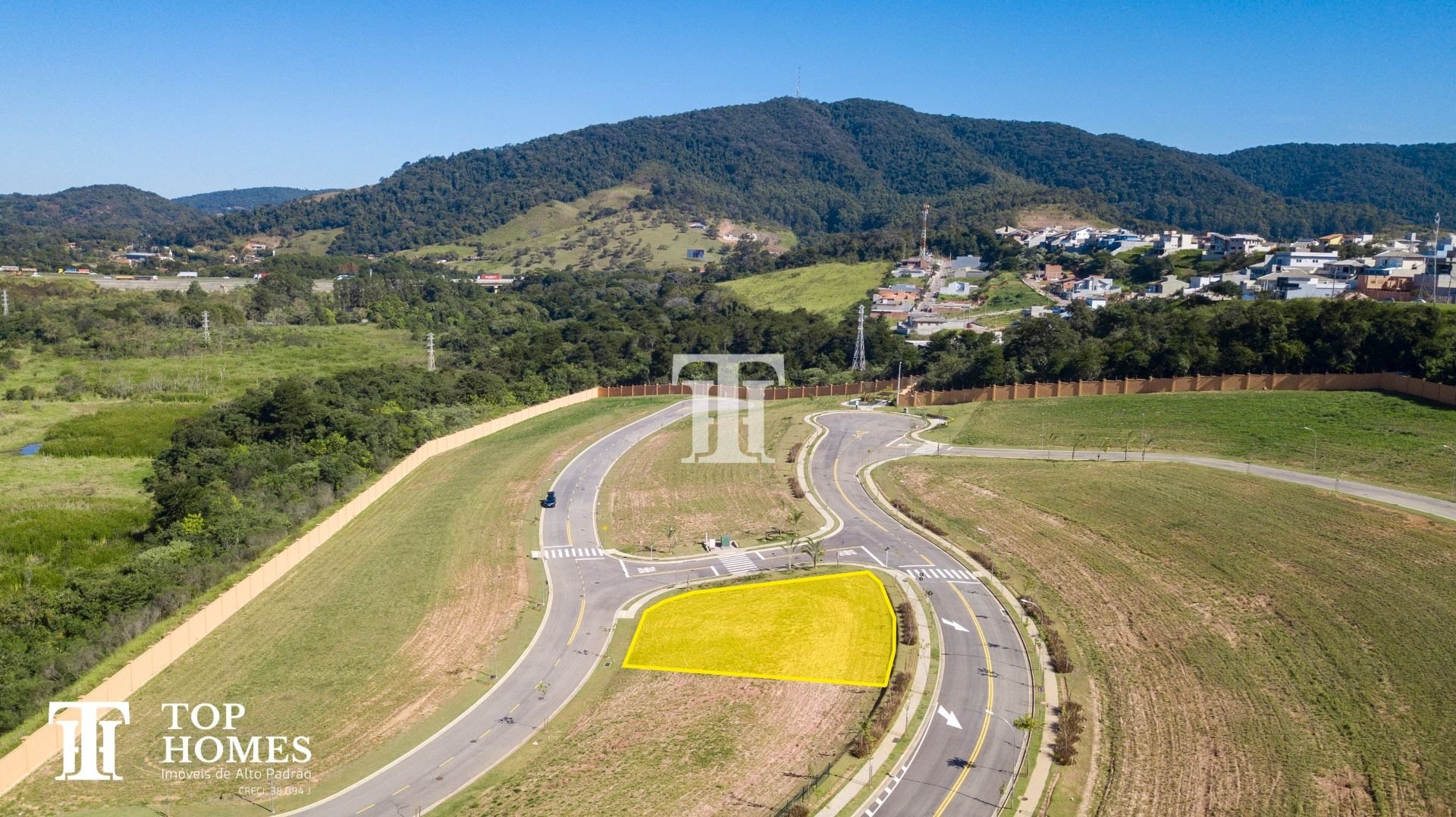 Terreno de esquina à venda no condomínio Alphaville Jundiaí II
