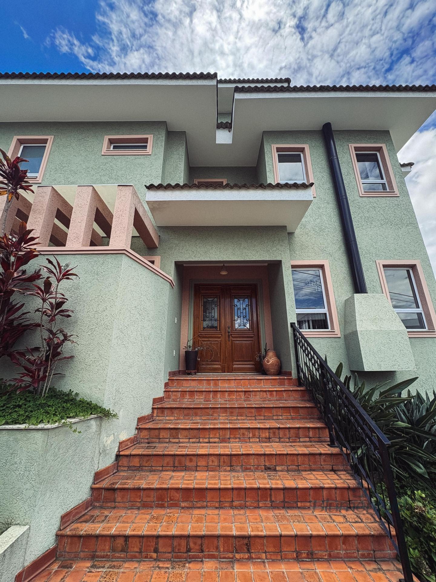 Casa à venda com 4 quartos, 4 suítes, 4 vagas e 338m² no Condomínio Real Park, Arujá (SP) — foto 2 de 28