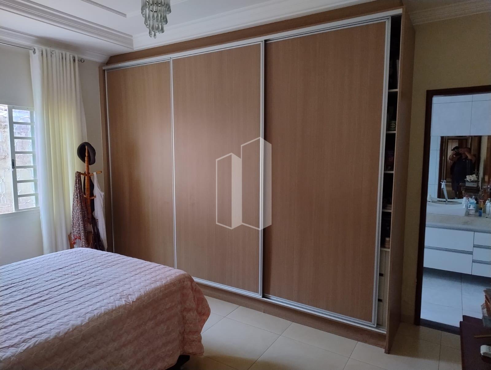 Casa à venda com 3 quartos, 2 suítes, 4 vagas e 320m² no Setor Sudoeste, Goiânia (GO) — foto 5 de 7