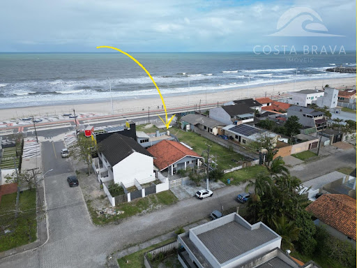 Oportunidade Beira-Mar: Casa Ampla 4 Quartos Quadra Mar