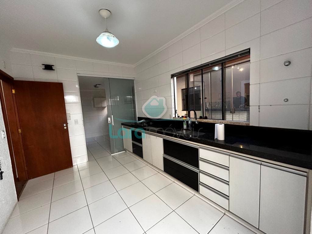 Casa à venda com 3 quartos, 1 suíte, 2 vagas e 233m² no Riviera Fluminense, Macaé (RJ) — foto 9 de 30