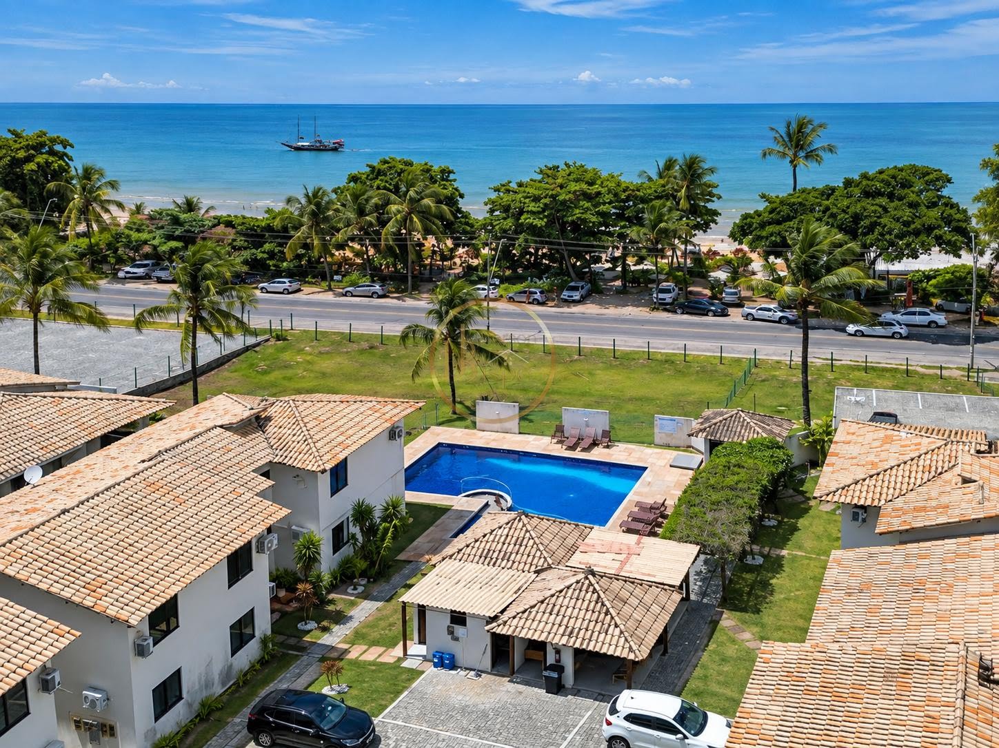 Apartamento à venda com 2 quartos, 2 banheiros, 1 vaga e 80m² no Praia de Taperapuan, Porto Seguro — foto principal