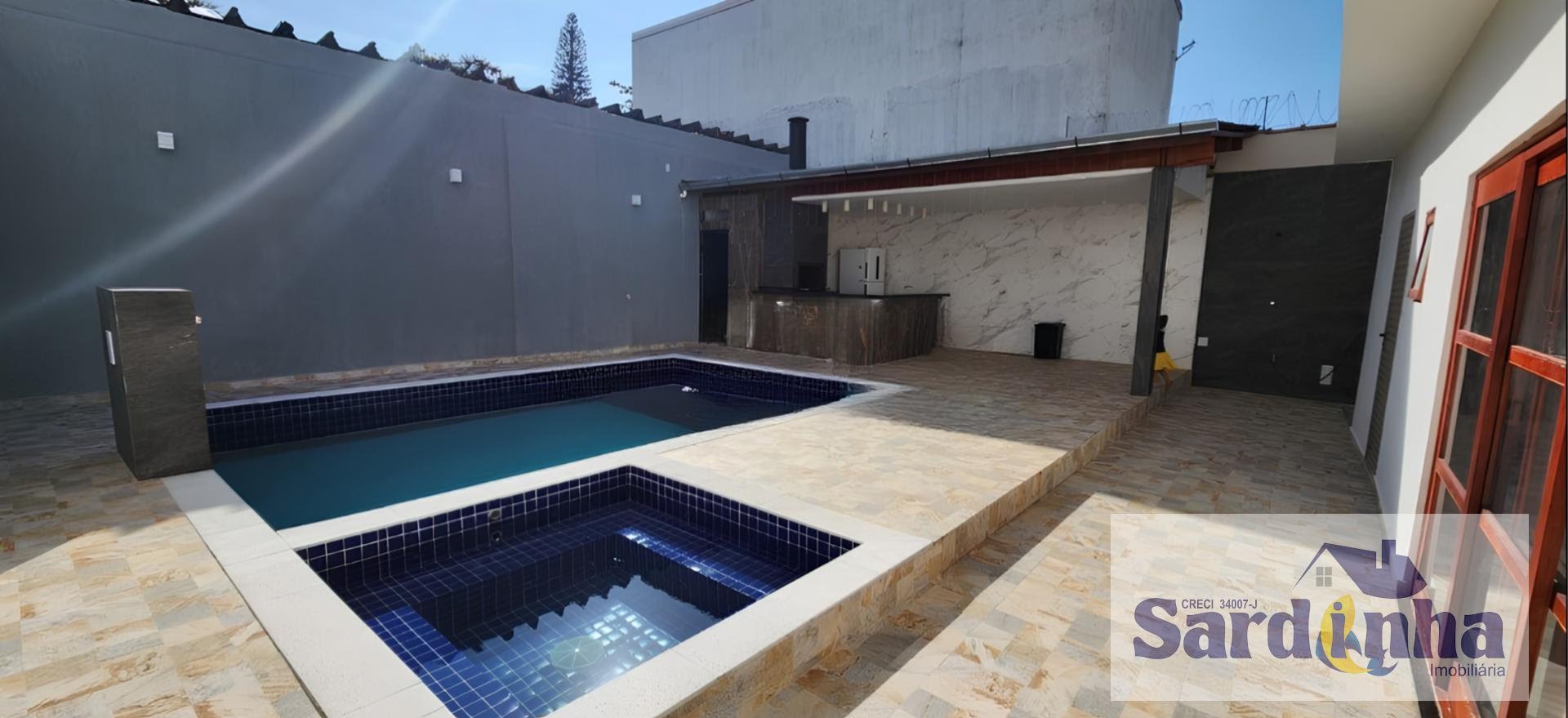 Casa à venda com 6 quartos, 5 suítes, 3 vagas e 300m² no Balneário Praia do Pernambuco, Guarujá (SP) — foto 17 de 24