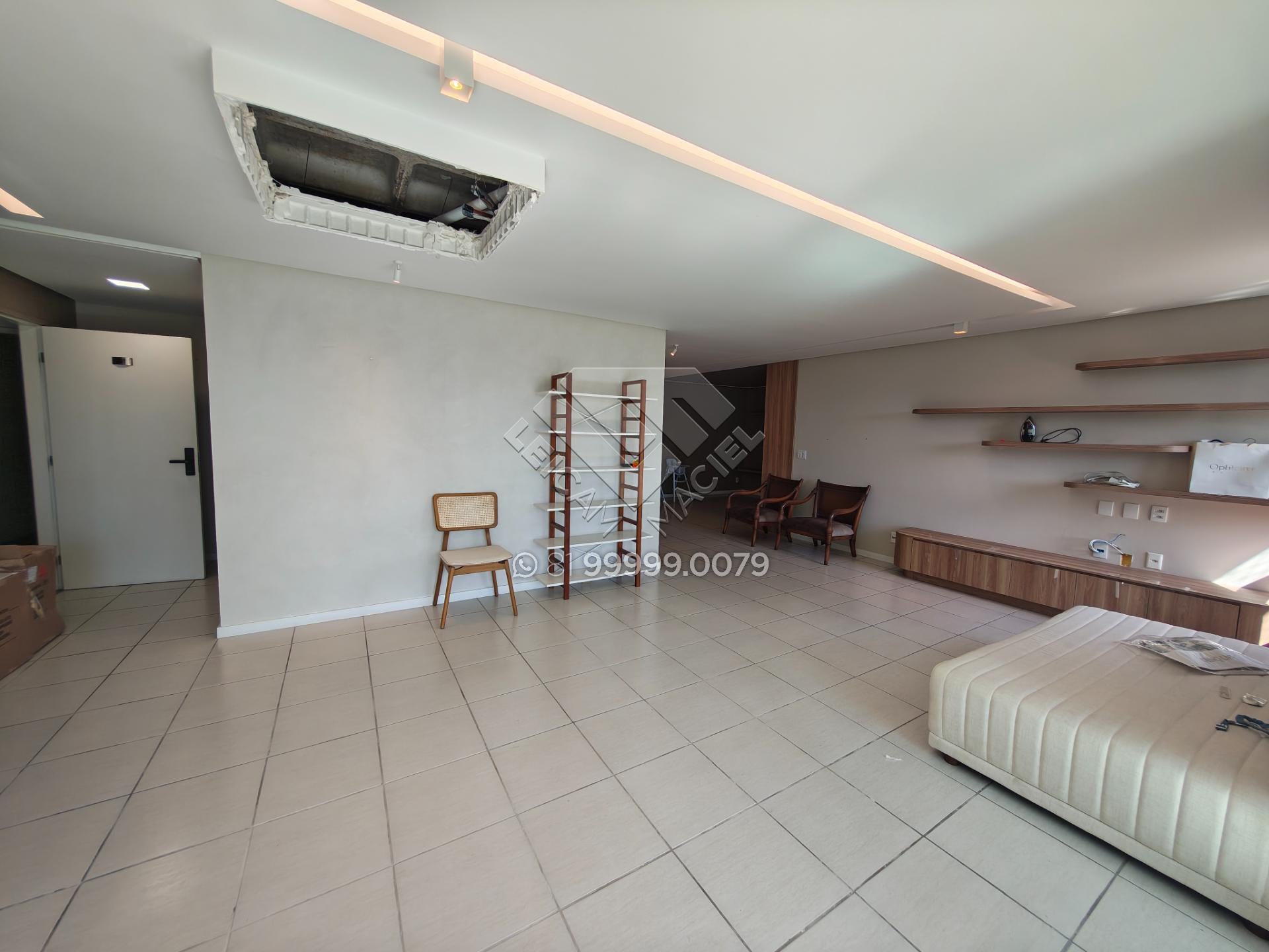 Compre Apartamento alto padrão reformado com 3 suítes,  3 vagas e com 204m² na Jaqueira. Agende Visita com Leicam Maciel