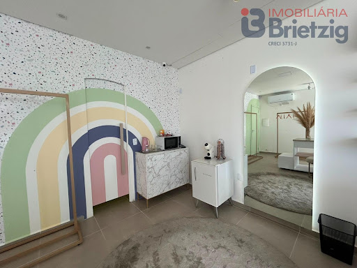 Sala comercial para locação no bairro Saguaçú, por R$3.000 + taxas/mensal! 