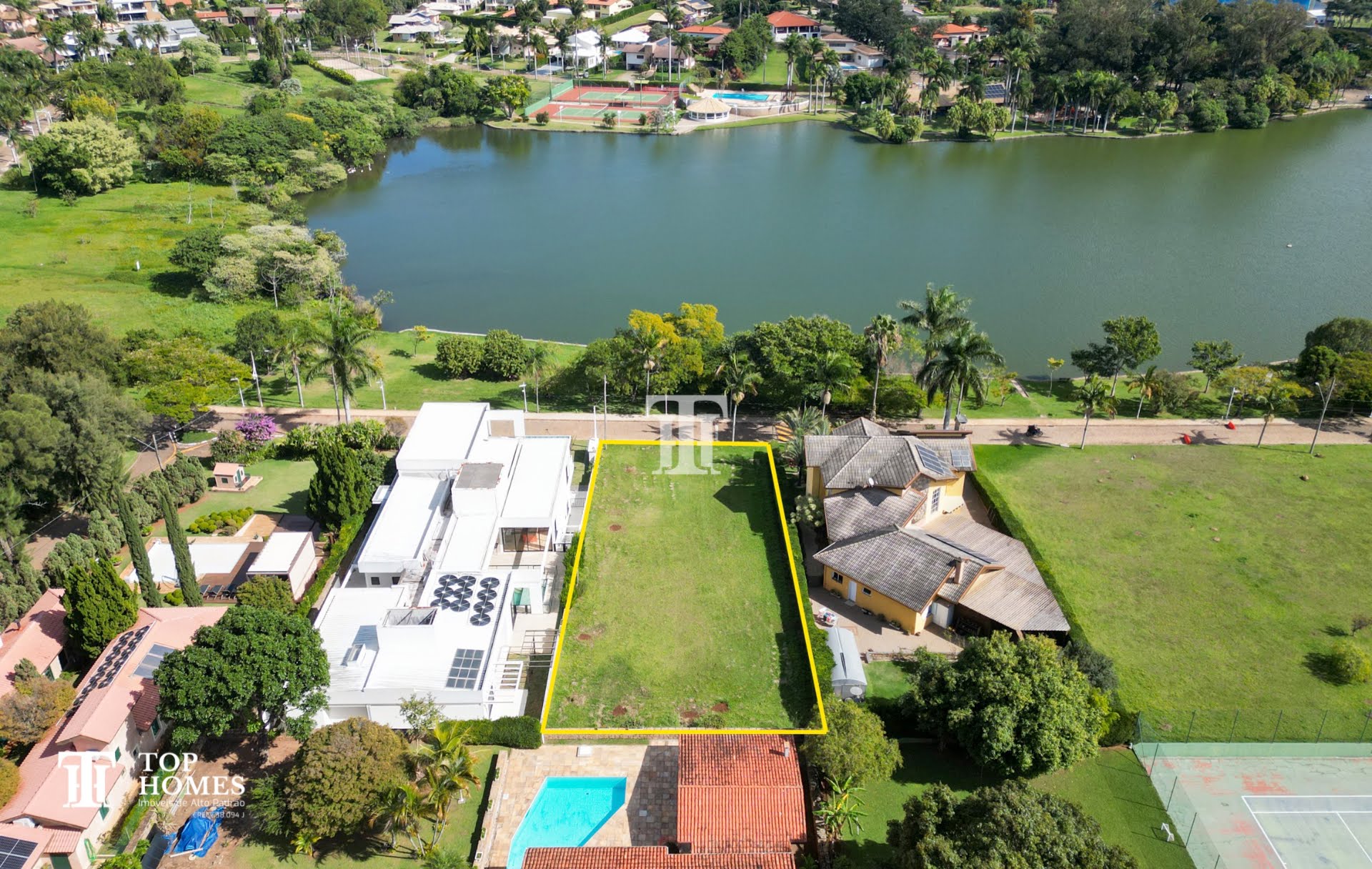 Terreno frente ao lago à venda no condomínio Portal da Concórdia em Cabreúva/SP