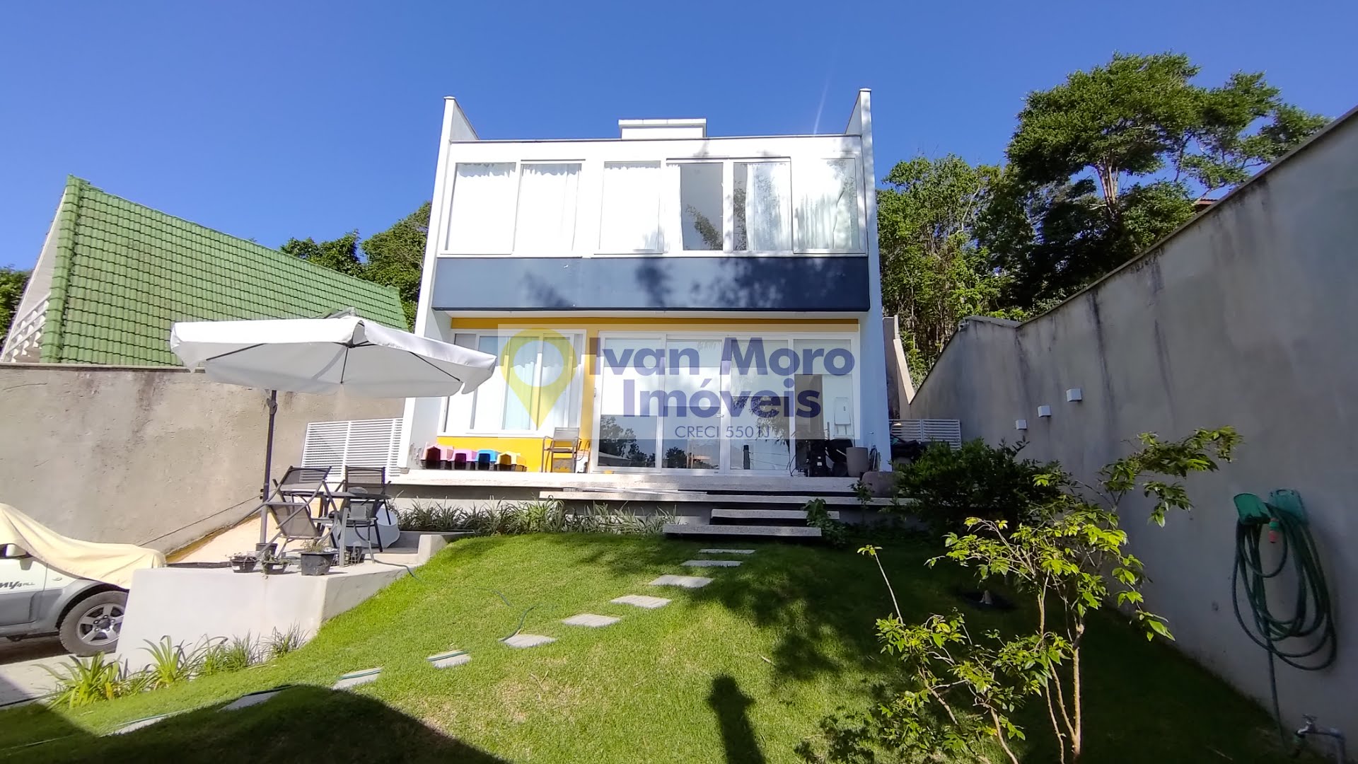 Casa à venda com 2 quartos, 3 banheiros, 2 vagas e 97m² no Daniela, Florianópolis — foto principal