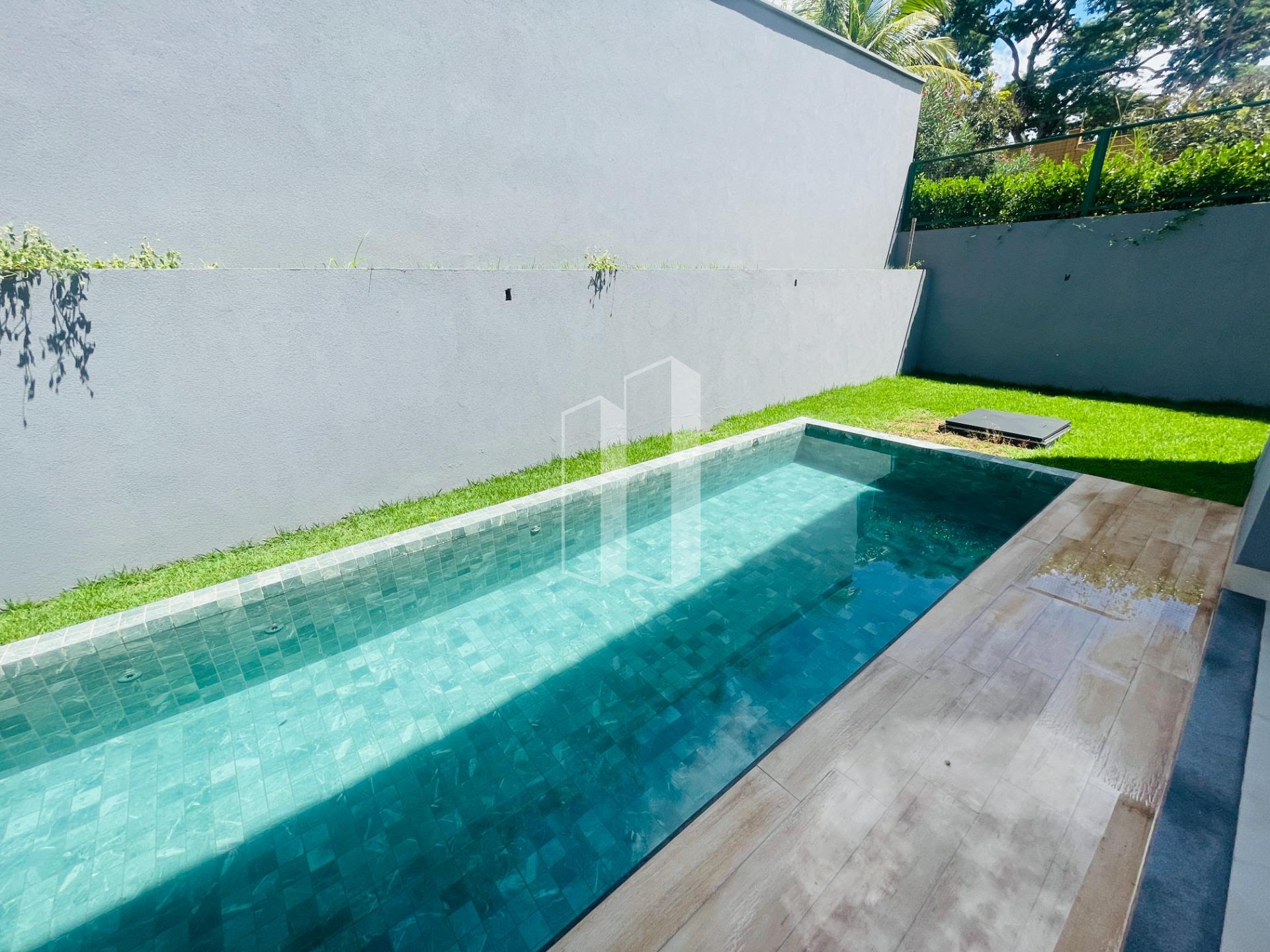 Casa à venda com 5 quartos, 5 suítes, 4 vagas e 380m² no Alphaville Flamboyant Residencial Araguaia, Goiânia (GO) — foto 10 de 24