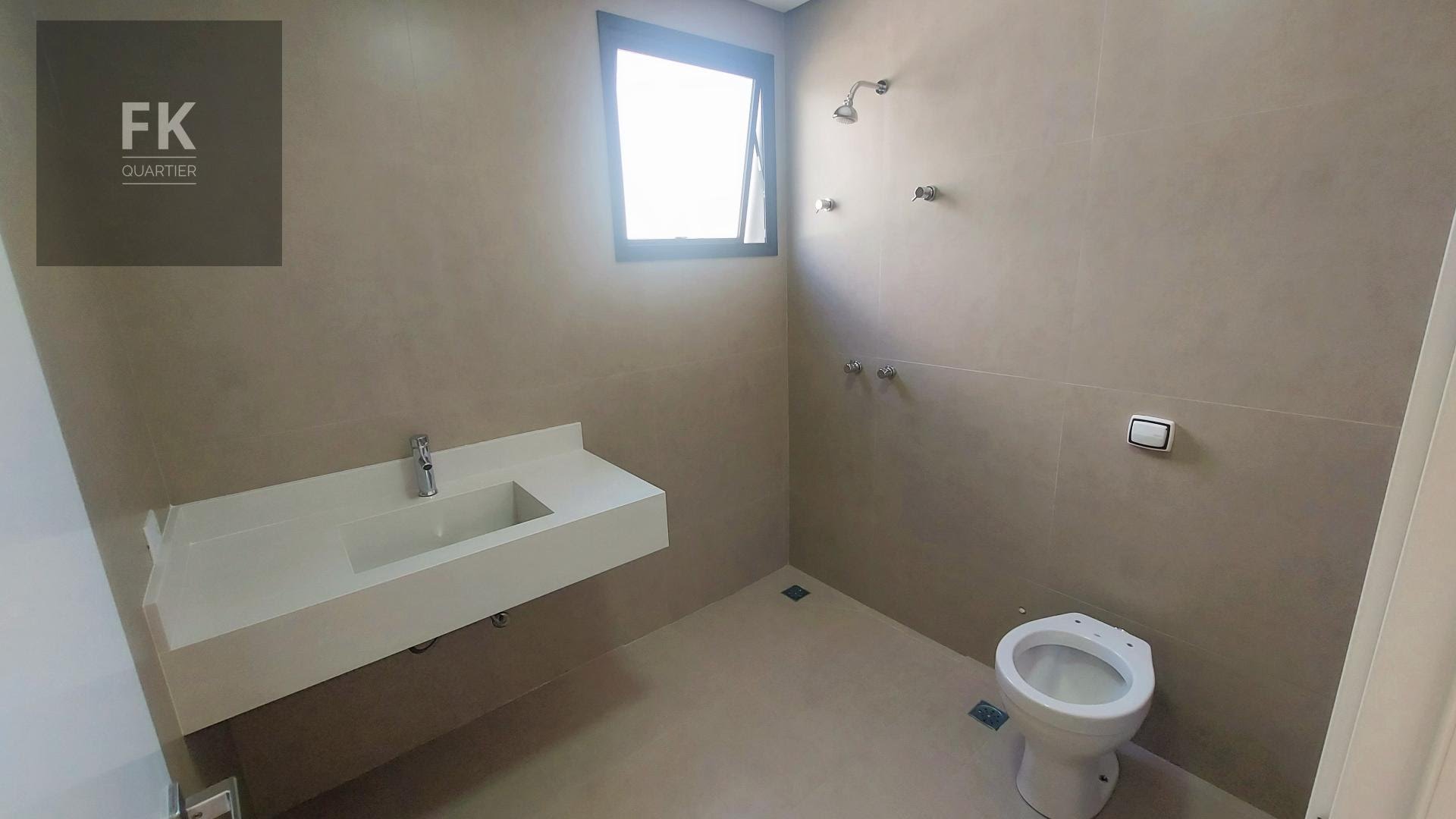 Casa à venda com 4 quartos, 4 suítes, 4 vagas e 385m² no Cidade Tamboré, Santana de Parnaíba (SP) — foto 17 de 26
