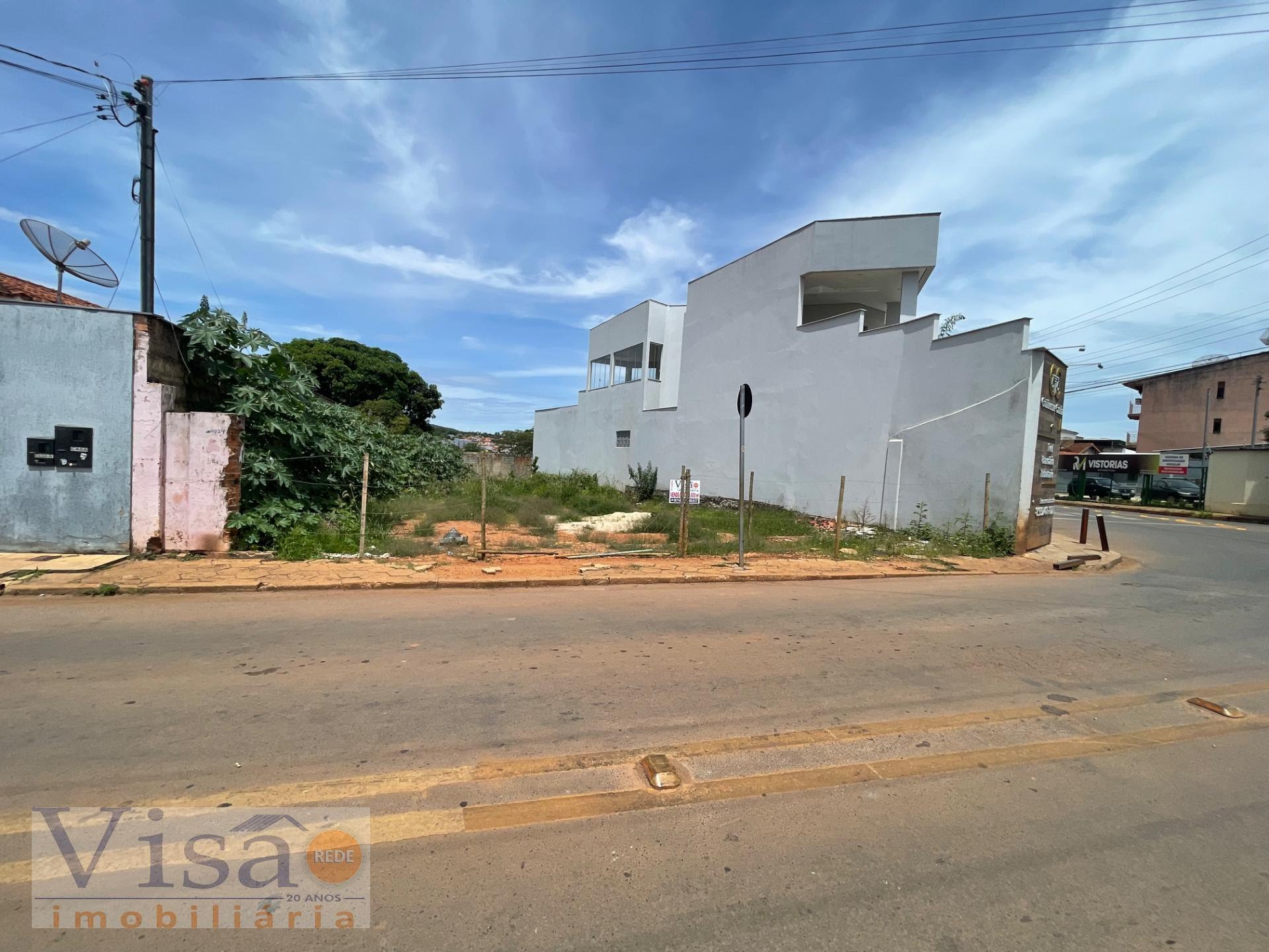 Terreno à venda com 600m² de terreno no Arraial D'angola, Paracatu — foto principal