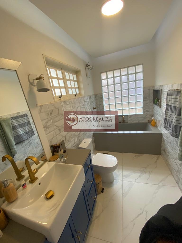 Casa à venda com 3 quartos, 4 banheiros, 3 vagas e 180m² no Interlagos, São Paulo — foto principal