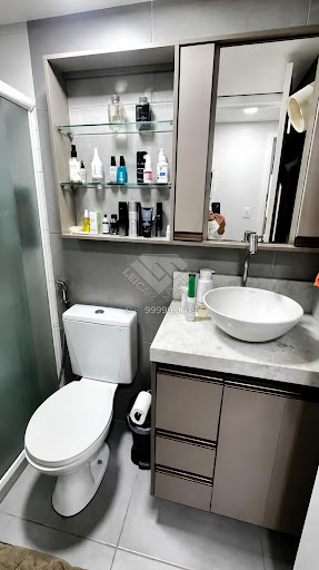 Compre Apartamento reformado de 82m² à venda na Tamarineira, Recife. 2 quartos (1 suíte), varanda gourmet e 2 vagas. Agende visita com Leicam Maciel!