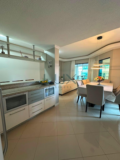 Apartamento para temporada mobiliado a 50 metros do mar 