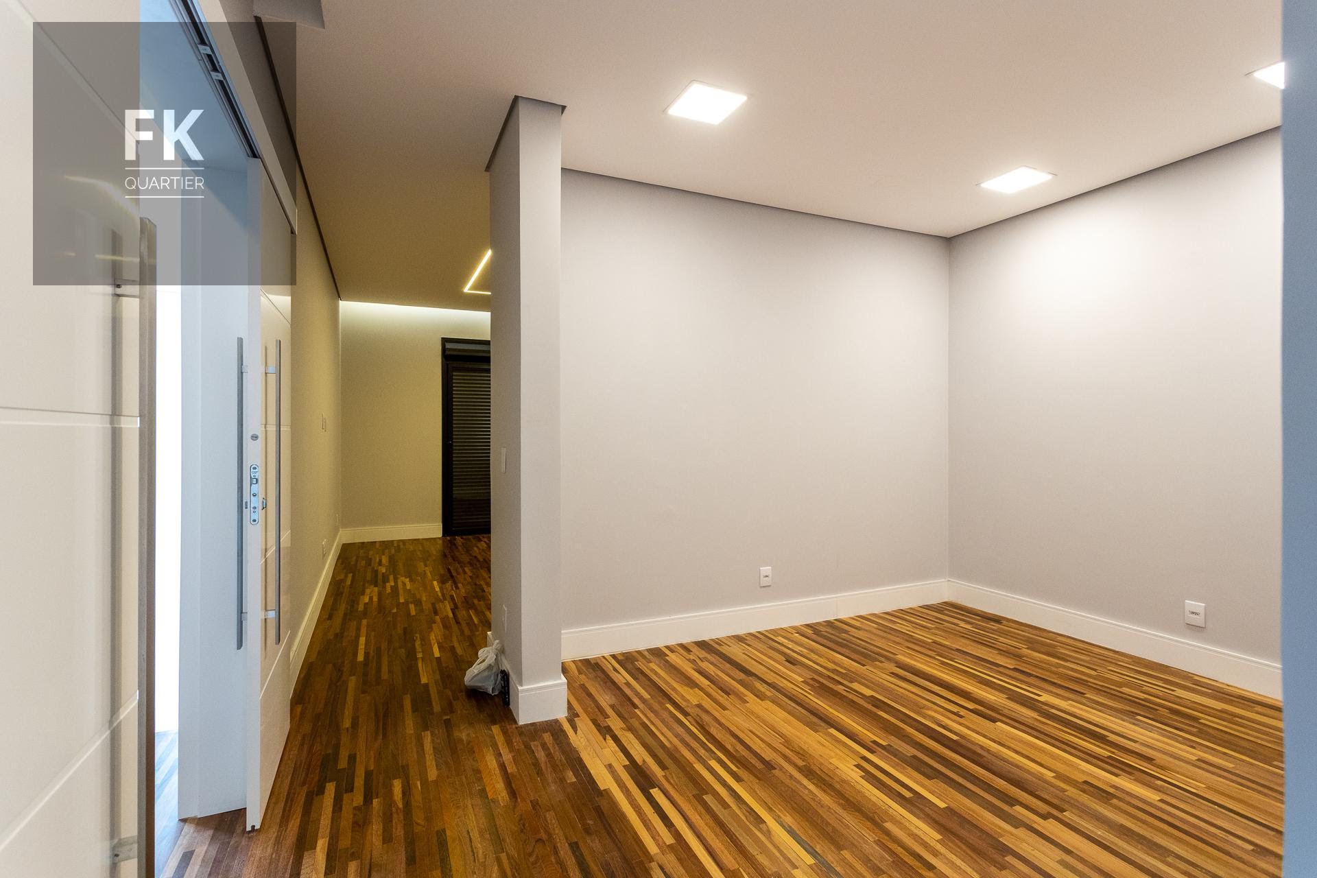 Casa à venda com 5 quartos, 5 suítes, 4 vagas e 392m² no Cidade Tamboré, Santana de Parnaíba (SP) — foto 27 de 30