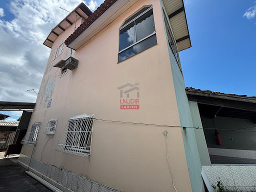 Casa à Venda em Morada de Laranjeiras - 5 Dormitórios, R$1.500.000