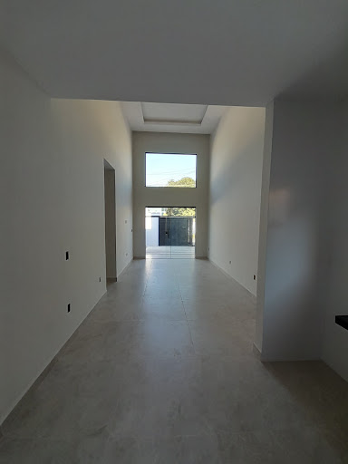 Encante-se com esta casa localizada no bairro Enseada, em Rio das Ostras, perfeita para quem busca conforto, praticidade e qualidade de vida em uma das regiões mais desejadas da cidade. Com 75m² de ár