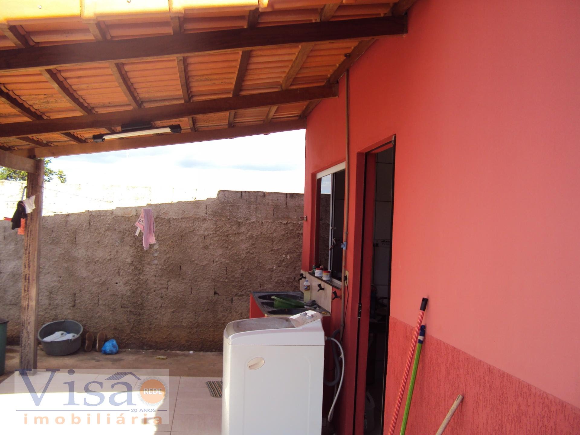 Casa à venda com 3 quartos, 1 banheiro, 2 vagas e 120m² no B. Primavera, Paracatu (MG) — foto 2 de 16