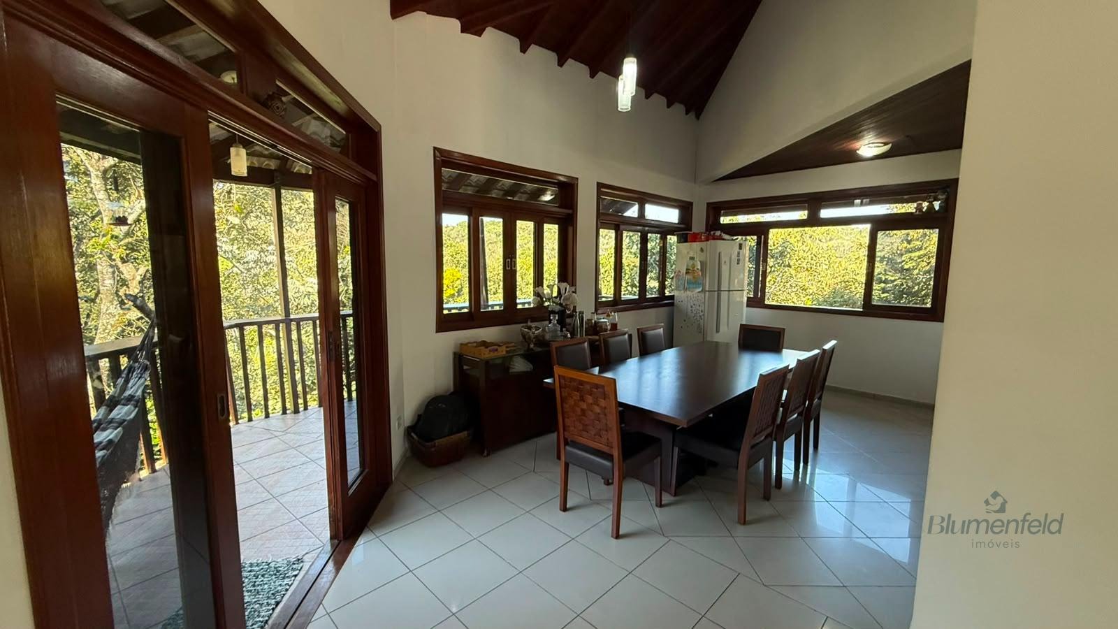 Casa à venda com 3 quartos, 3 suítes, 4 vagas e 330m² no Condomínio Country Club, Arujá (SP) — foto 11 de 30