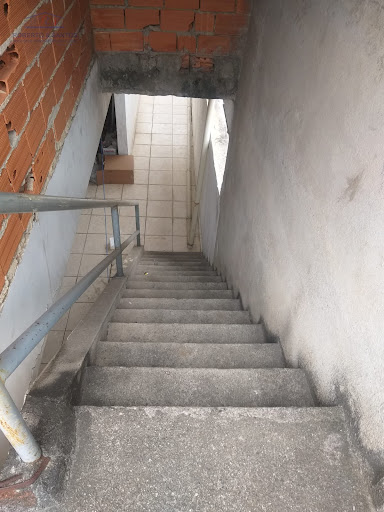 Escada para acesso a edícula 