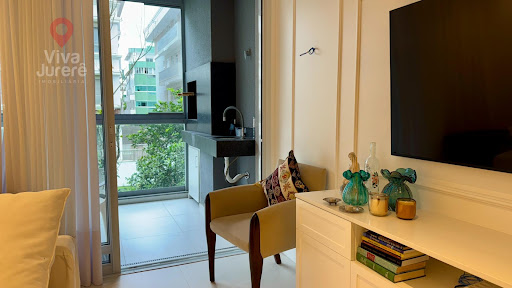 Apartamento 3 suítes em Jurerê a poucos passos do mar