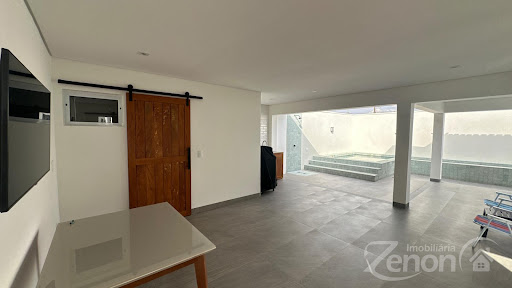 Casa à Venda no Centro de Adamantina: 4 Suítes, 301m²