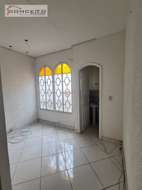 Sala Comercial 15m² com banheiro.