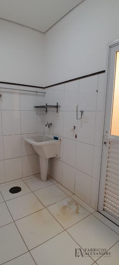 Casa à venda com 4 quartos, 4 suítes, 4 vagas e 300m² no Figueira I, São José do Rio Preto (SP) — foto 2 de 18