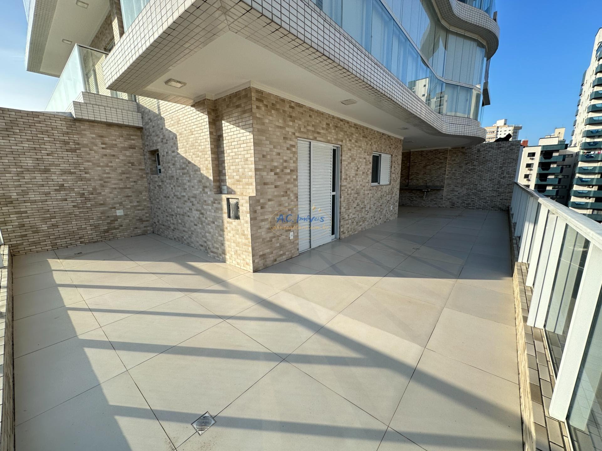 Apartamento à venda com 2 quartos, 1 suíte, 2 vagas e 120m² no Guilhermina, Praia Grande (SP) — foto 9 de 16