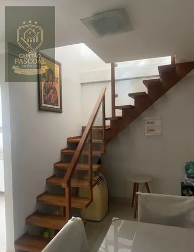 Escada em madeira personalizada 