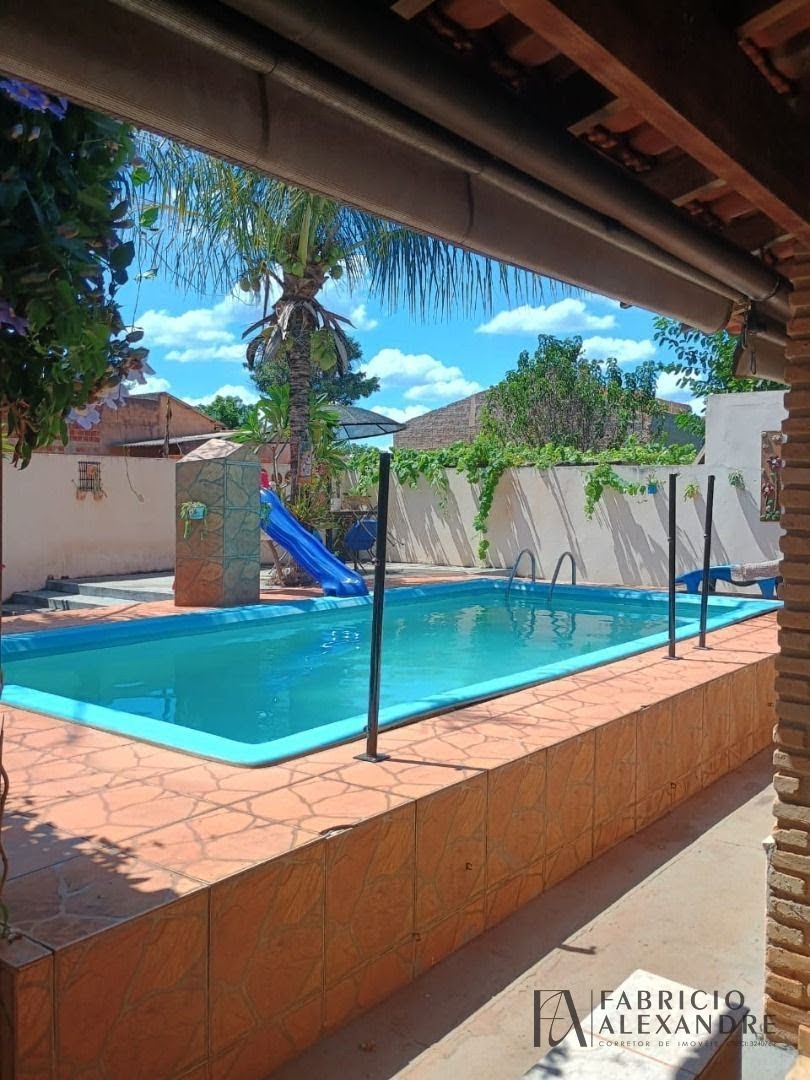 Casa à venda com 4 quartos, 5 banheiros, 4 vagas e 200m² no Condomínio Curimbatas, Mendonça — foto principal