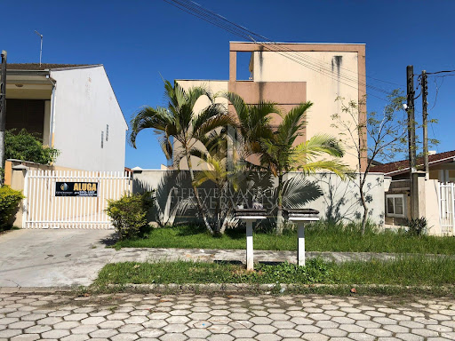 Sobrado à Venda em Guaratuba: 15 Dormitórios e 5 Suítes