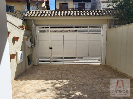 Casa Sobrado no Morumbi com 4 Dormitórios e 2 Suítes
