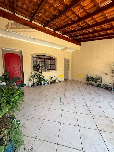 Casa à venda no Gopoúva, Guarulhos: 3 dorms, suíte e 2 banheiros
