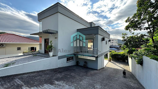 Casa à venda em Rio Caveiras, Biguaçu | 3 dorms, suíte