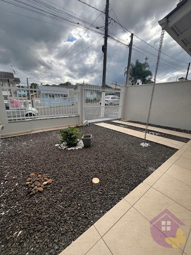 Casa à Venda em Lages: 2 Suítes, 92m² por R$450.000