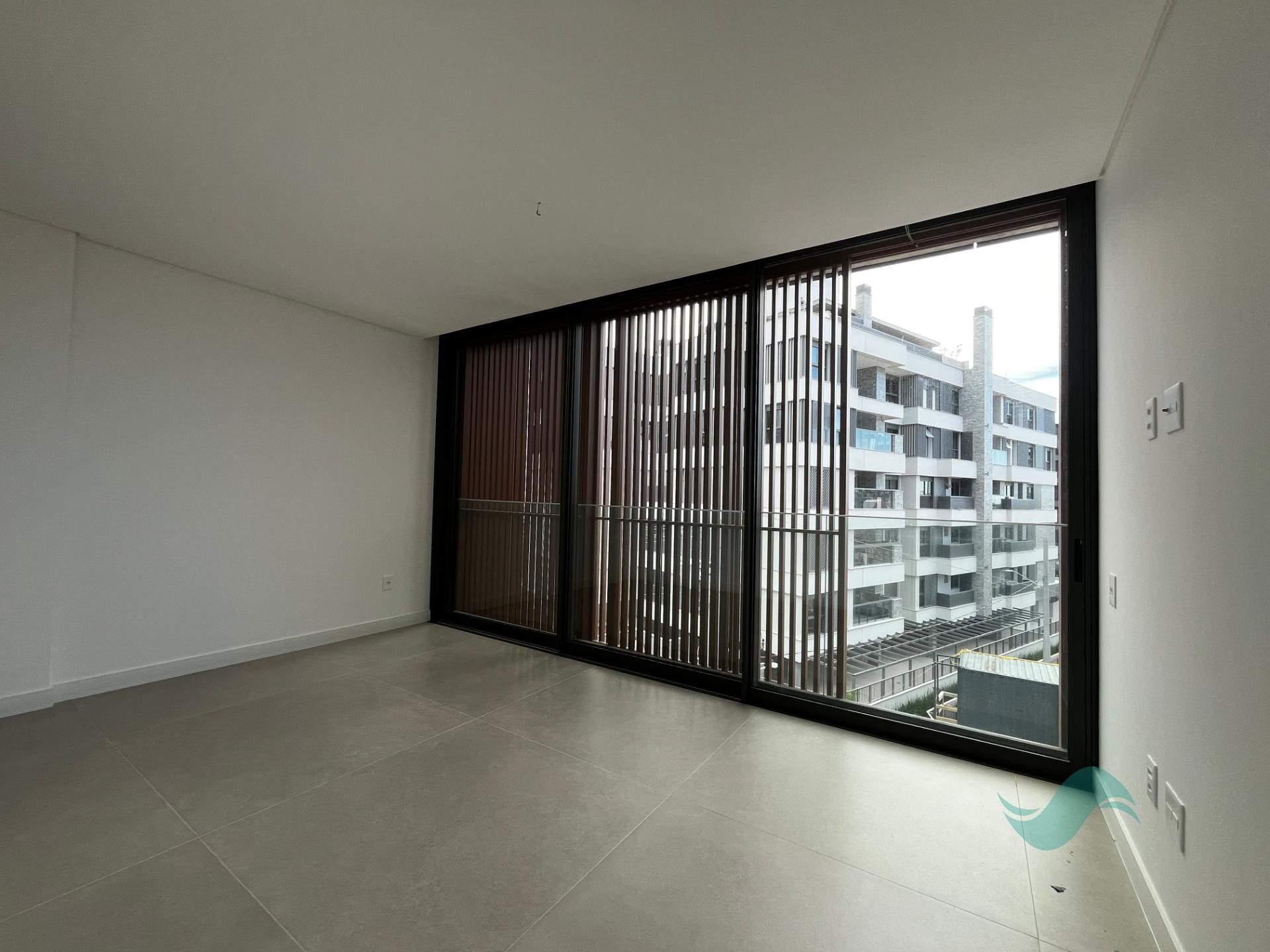 Apartamento à venda com 3 quartos, 3 suítes, 2 vagas e 108m² no Jurerê, Florianópolis (SC) — foto 7 de 10
