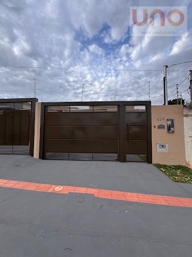 Casa Térrea- Rua Pavimentada 