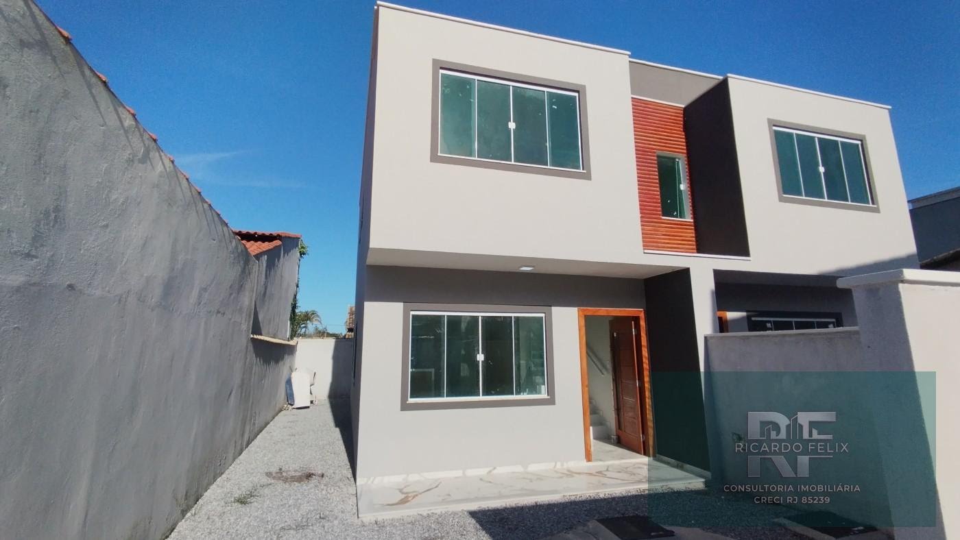 Casa à venda com 2 quartos, 3 banheiros, 1 vaga e 130m² no Costazul, Rio das Ostras — foto principal