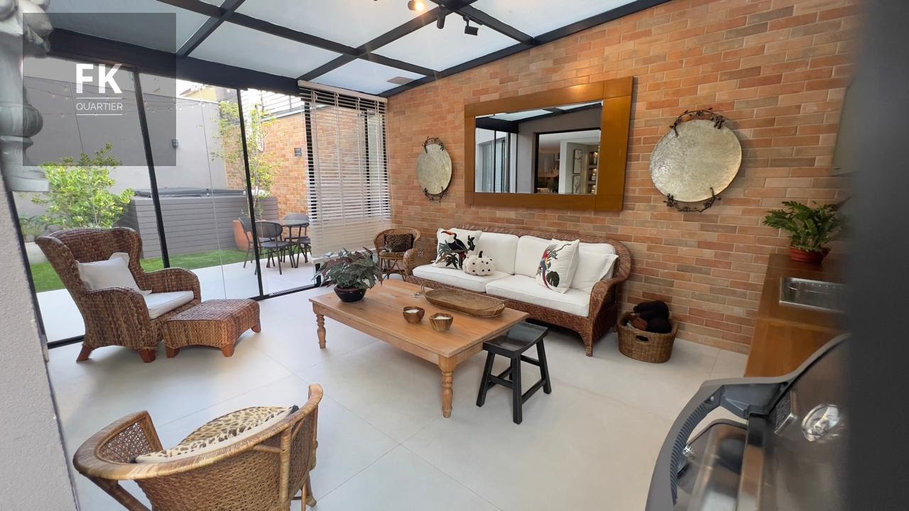 Casa à venda com 5 quartos, 4 suítes, 4 vagas e 300m² no Alphaville, Santana de Parnaíba (SP) — foto 2 de 30