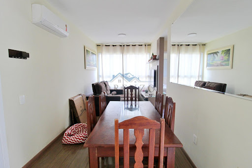Sala de estar e cozinha