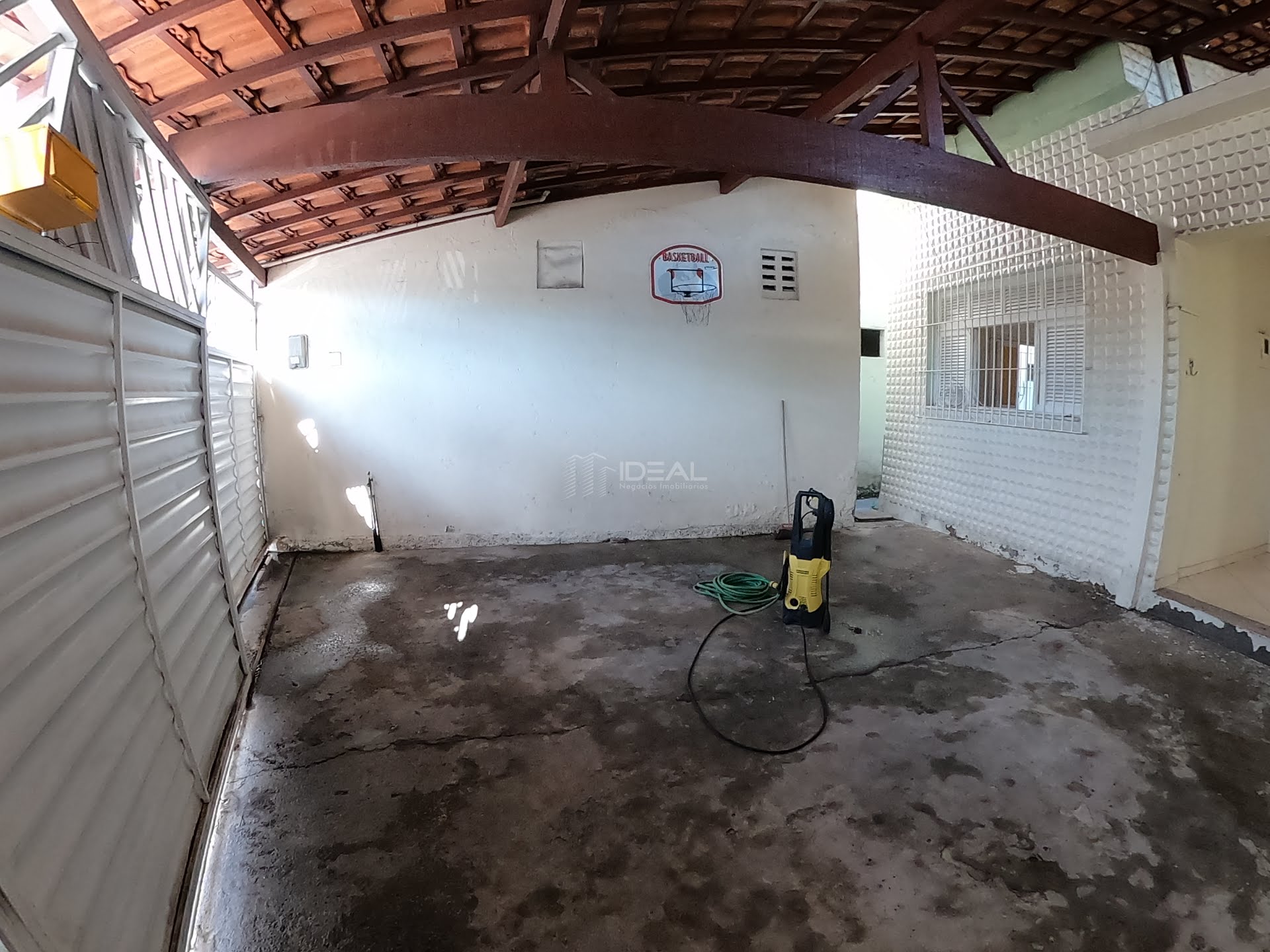 Casa com ponto comercial para venda no Parque Califórnia - Campos dos Goytacazes, RJ 