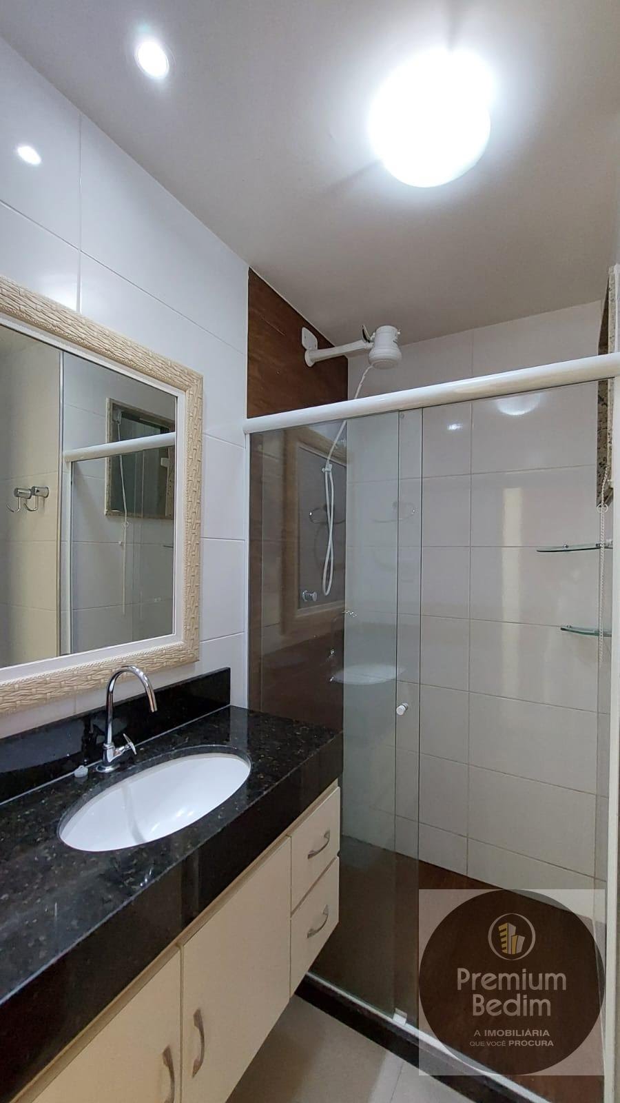 BANHEIRO PRIMEIRO QUARTO
