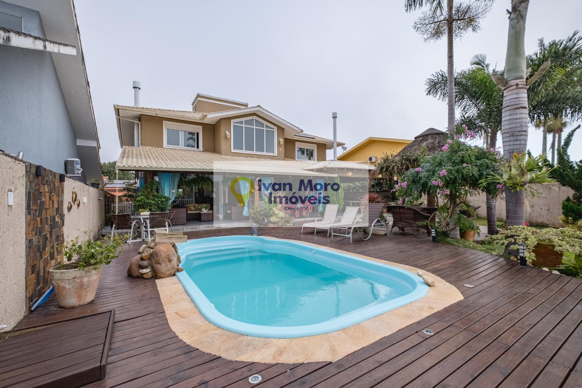 Casa à venda com 4 quartos, 3 banheiros, 5 vagas e 355m² no Ingleses Norte, Florianópolis — foto principal