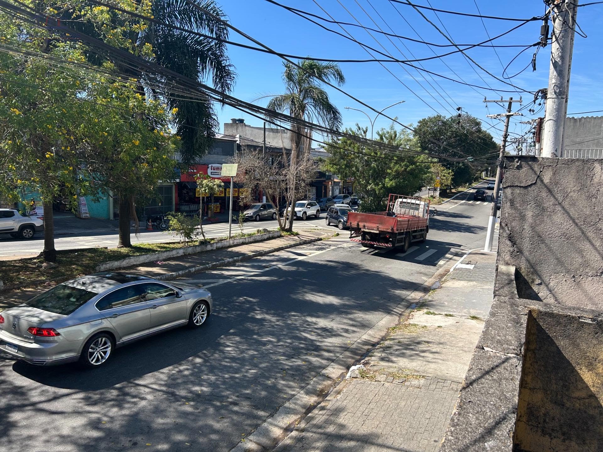 Avenida com 2 pistas