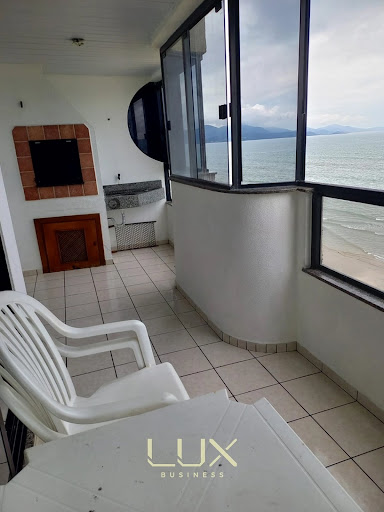 Apartamento em Meia Praia  -  Itapema