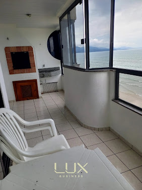 Apartamento em Meia Praia  -  Itapema