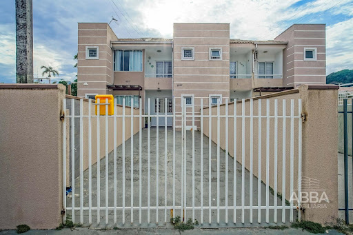 Sobrado com piscina e 03 dormitórios em Caiobá  -  Matinhos