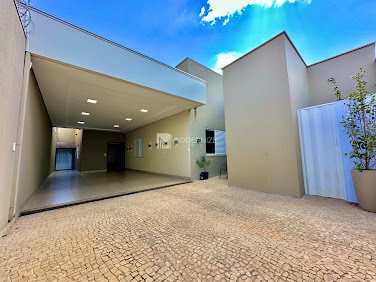 Casa em Loteamento Lago das Mansões Silva Leão  -  Catalão