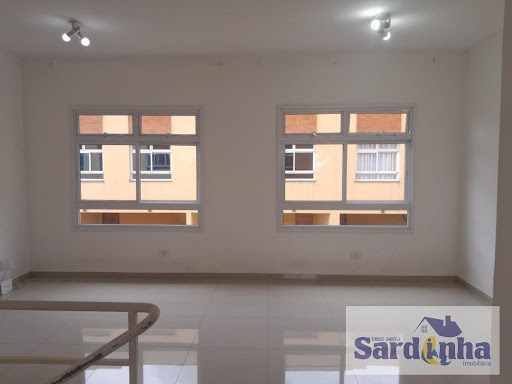 Casa em Jardim Oliveiras, Taboão da Serra: 3 Quartos, 1 Suíte